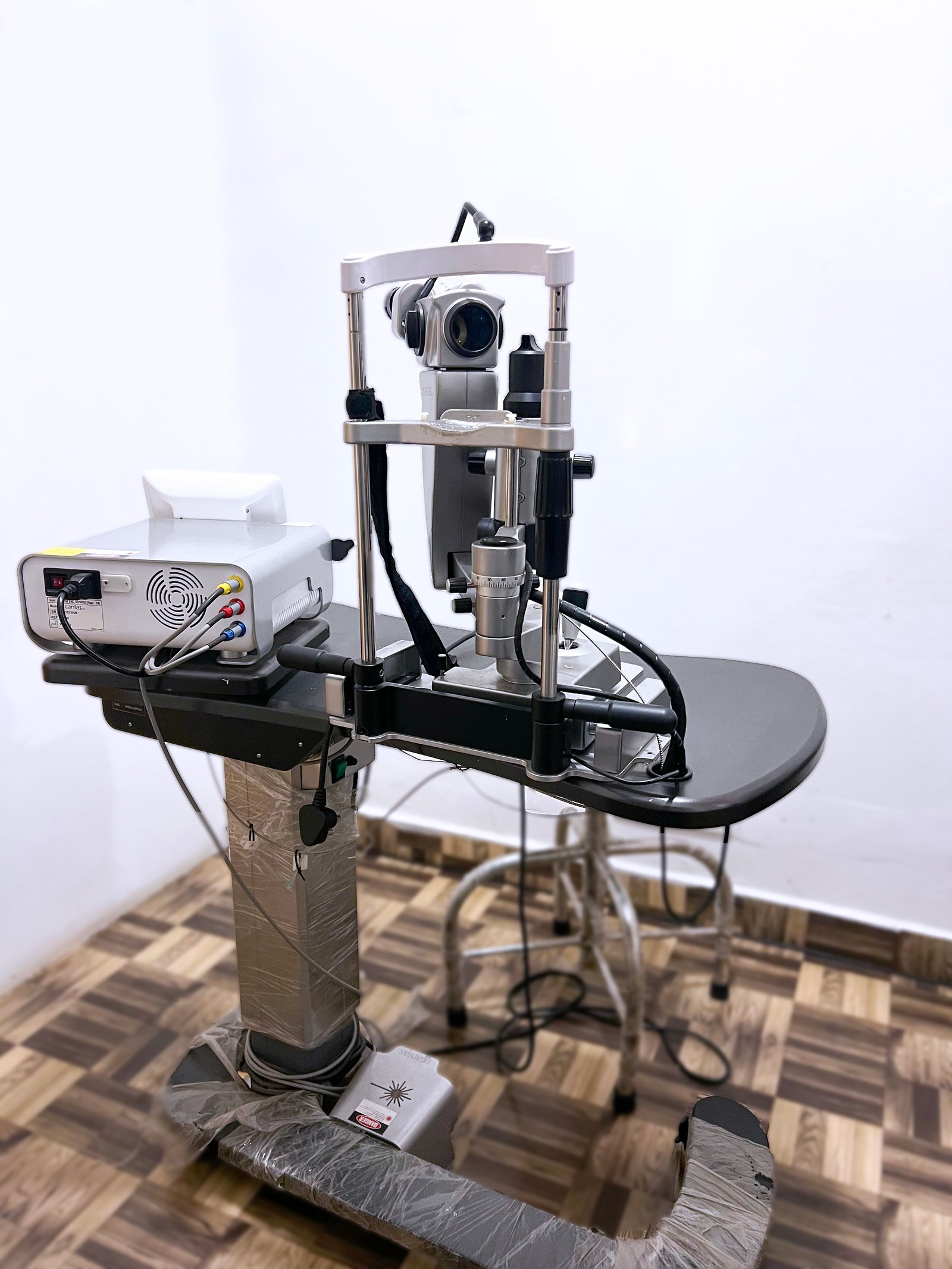The Haag-Streit Bern SL900 slit lamp
